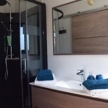 Casa vacanze Maison 4 Chbs Avec Jacuzzi, Au Pied De La Piste Cyclable Lacanau